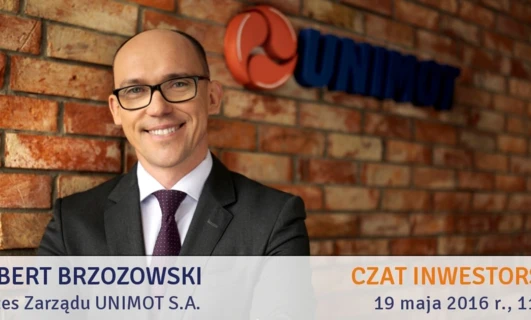 Obraz przedstawiający biznesmena w stroju pracownika biurowego z logiem firmy na jego koszuli. Tekst wspomina o rozmowie inwestorskiej szefa UNIMOT S.A. 19 maja 2016 r. o godzinie 11:00.